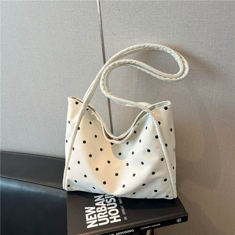 Polka Dot Splicing Tote Bag for Women Autumn Rectangle Large Capacity Commuter Shoulder Bag Casual Magnetic Button Underarm Bag
Polka Dot Splicing Tote Bag for Women Autumn Rectangle Large Capacity Commuter Shoulder Bag Casual Magnetic Button Underarm Bag
