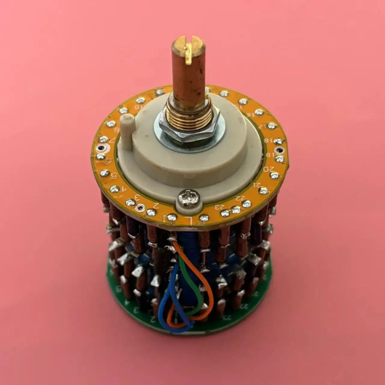 Аттенюатор шага резистора, 4x24 положения, 50K-500K, двойной регулятор громкости
Аттенюатор шага резистора, 4x24 положения, 50K-500K, двойной регулятор громкости