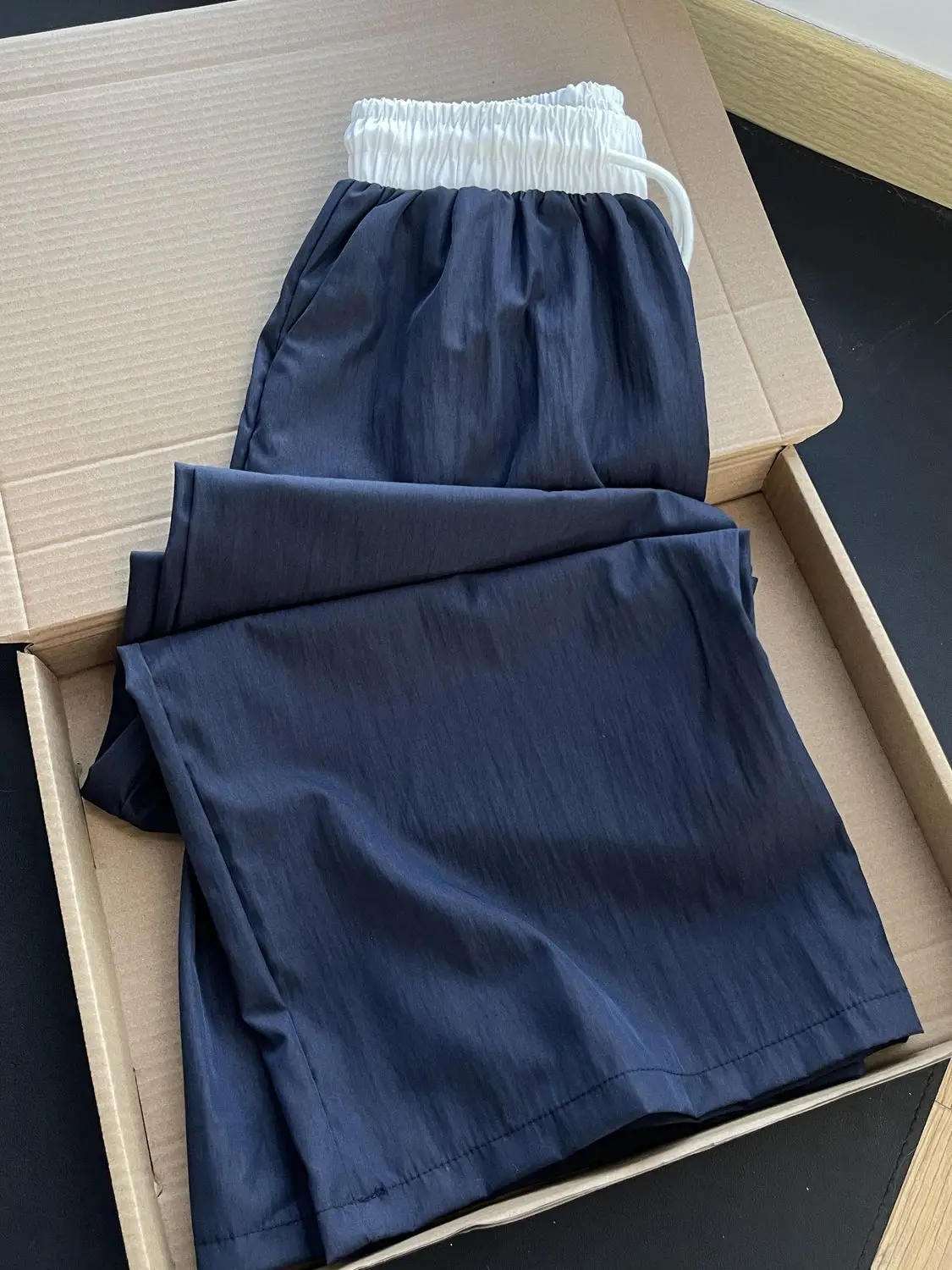 Повседневные широкие спортивные брюки с высокой талией, женские брюки нового цвета 2025, свободные брюки прямого кроя, летние утепленные брюки
Повседневные широкие спортивные брюки с высокой талией, женские брюки нового цвета 2025, свободные брюки прямого кроя, летние утепленные брюки