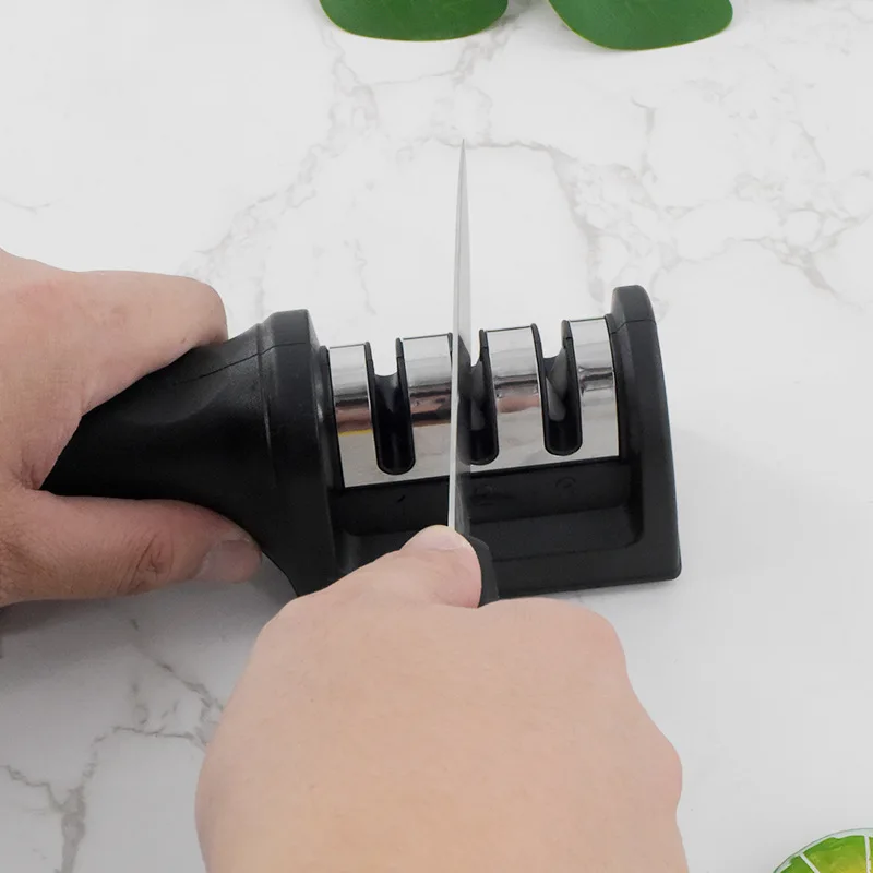 Kitchen 3-Segment Knife Sharpener Household Multi-Functional Hand-Held Three-Purpose Black Sharpening Stone
Kitchen 3-Segment Knife Sharpener Household Multi-Functional Hand-Held Three-Purpose Black Sharpening Stone