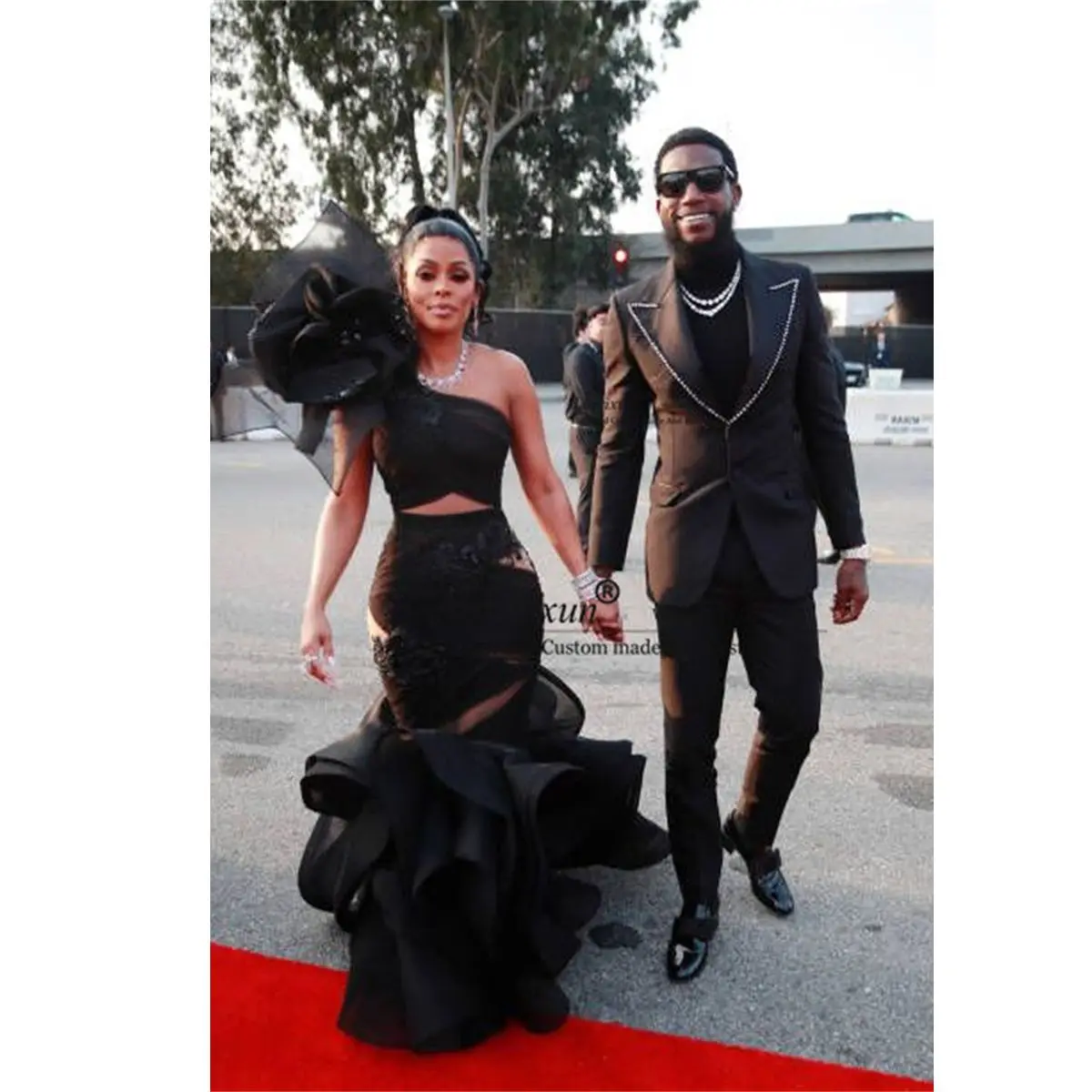 Fashion Beaded Wedding Suits For Men Shawl Lapel Groom Tuxedos 2 Pieces Sets Male Prom Blazers Slim Trajes Elegante Para Hombres
Fashion Beaded Wedding Suits For Men Shawl Lapel Groom Tuxedos 2 Pieces Sets Male Prom Blazers Slim Trajes Elegante Para Hombres