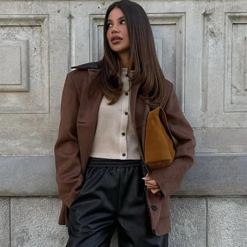 TARUXY Fashion Suede Patchwork Jacket Women's Loose Lapel Pocket Single-Breasted Casual Coat 2025 Autumn New Retro Commuter Wear
TARUXY Fashion Suede Patchwork Jacket Women's Loose Lapel Pocket Single-Breasted Casual Coat 2025 Autumn New Retro Commuter Wear