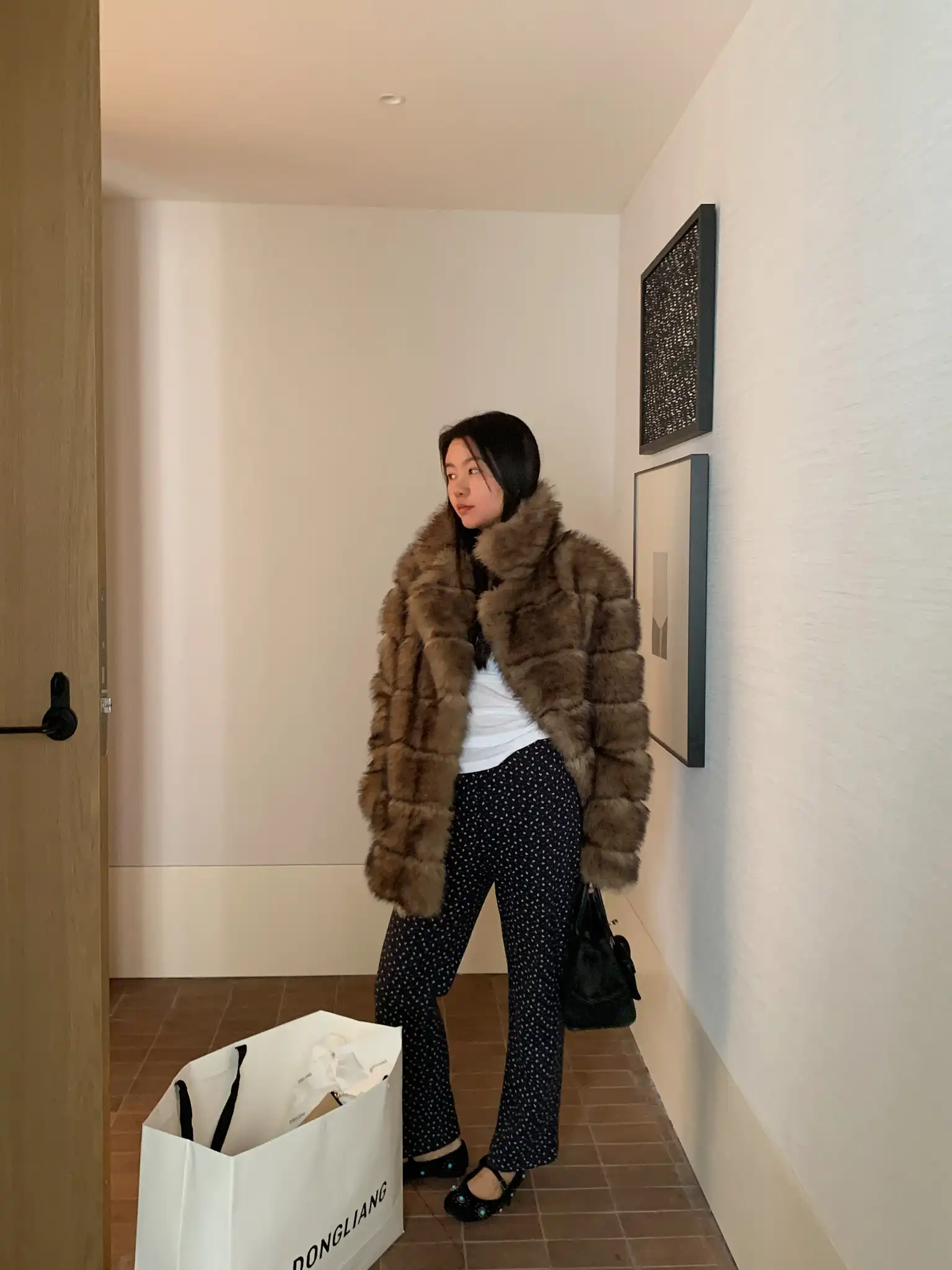 LILUOP Sli Versatile Mid-Length Thiened Warmth Women's Fur Coat Eco-Friendly Winter Outerwear Casual Loose Fit
LILUOP Sli Versatile Mid-Length Thiened Warmth Women's Fur Coat Eco-Friendly Winter Outerwear Casual Loose Fit