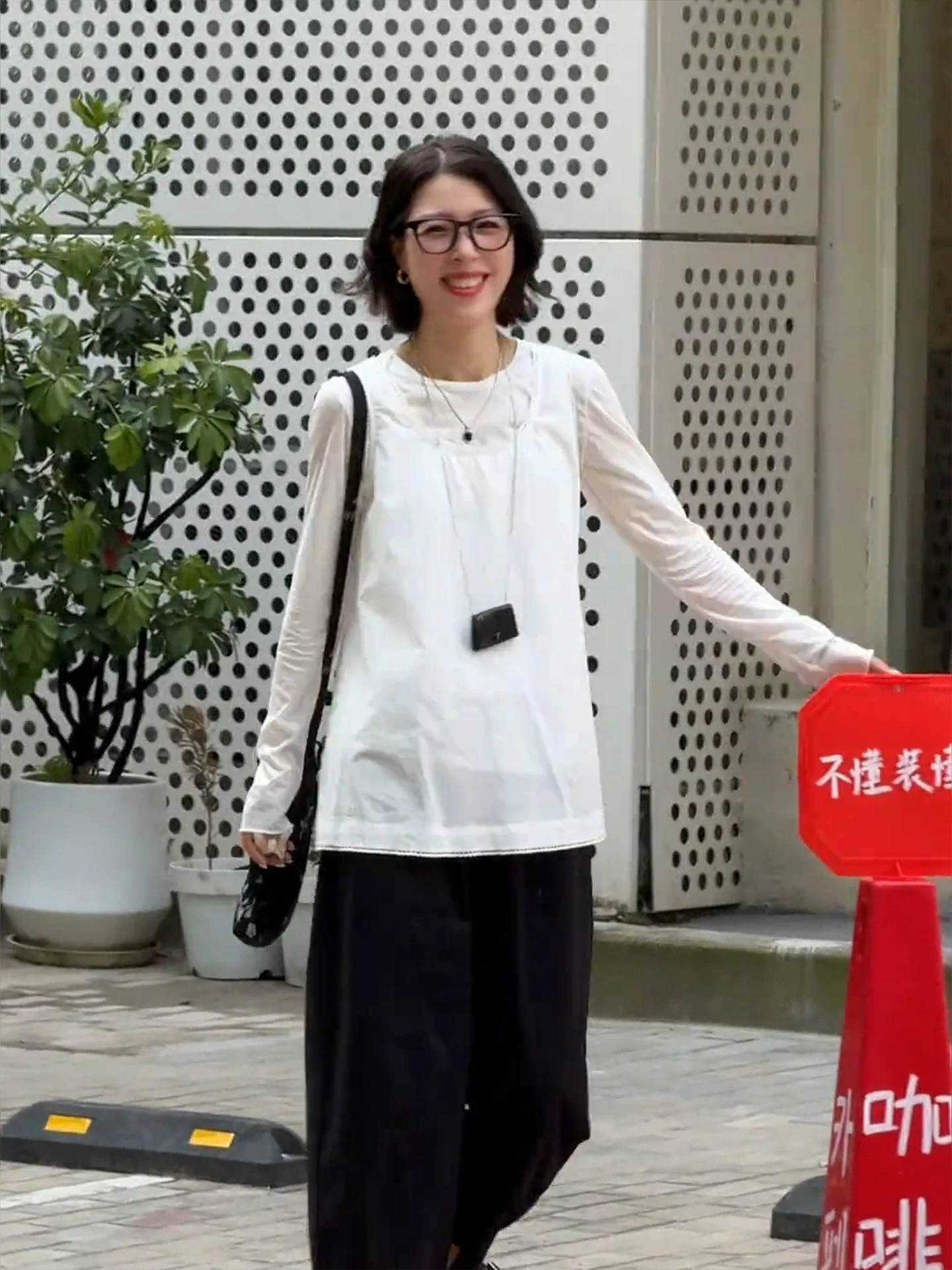 Bebe Women's White Pure Cotton Casual Loose Svel Tank Top Summer New Sle 2025 Commute Sle Color round Ne
Bebe Women's White Pure Cotton Casual Loose Svel Tank Top Summer New Sle 2025 Commute Sle Color round Ne