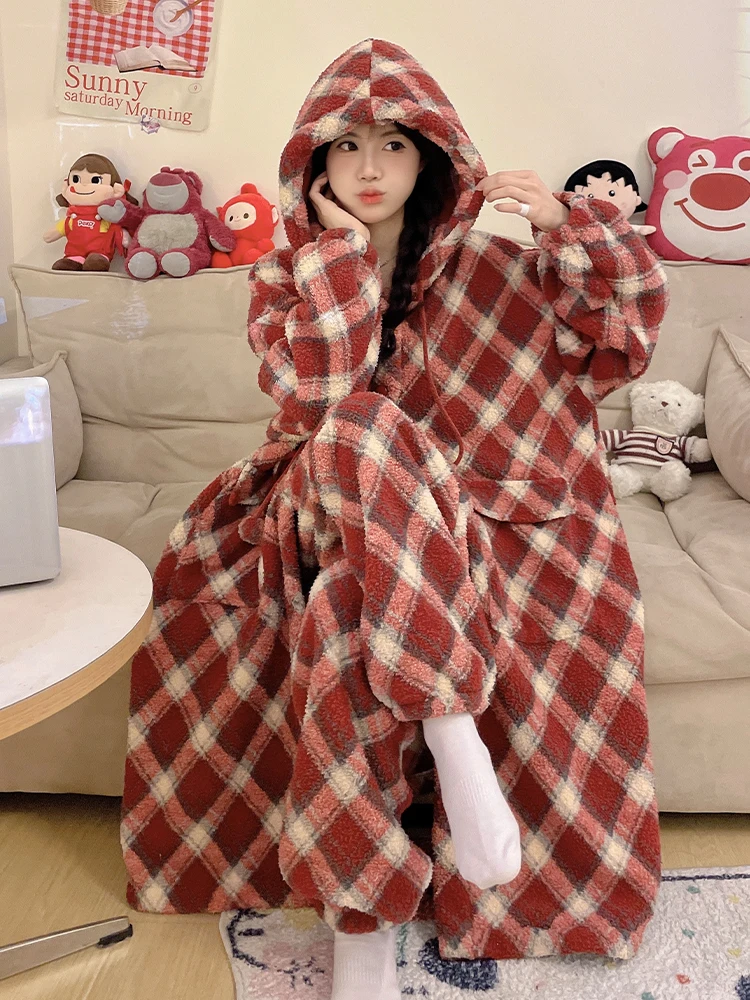 DAIMELU winter nightgown women's coral fleece thickened flannel simple pijamas plaid hooded pajamas set loungewear suit female
DAIMELU winter nightgown women's coral fleece thickened flannel simple pijamas plaid hooded pajamas set loungewear suit female