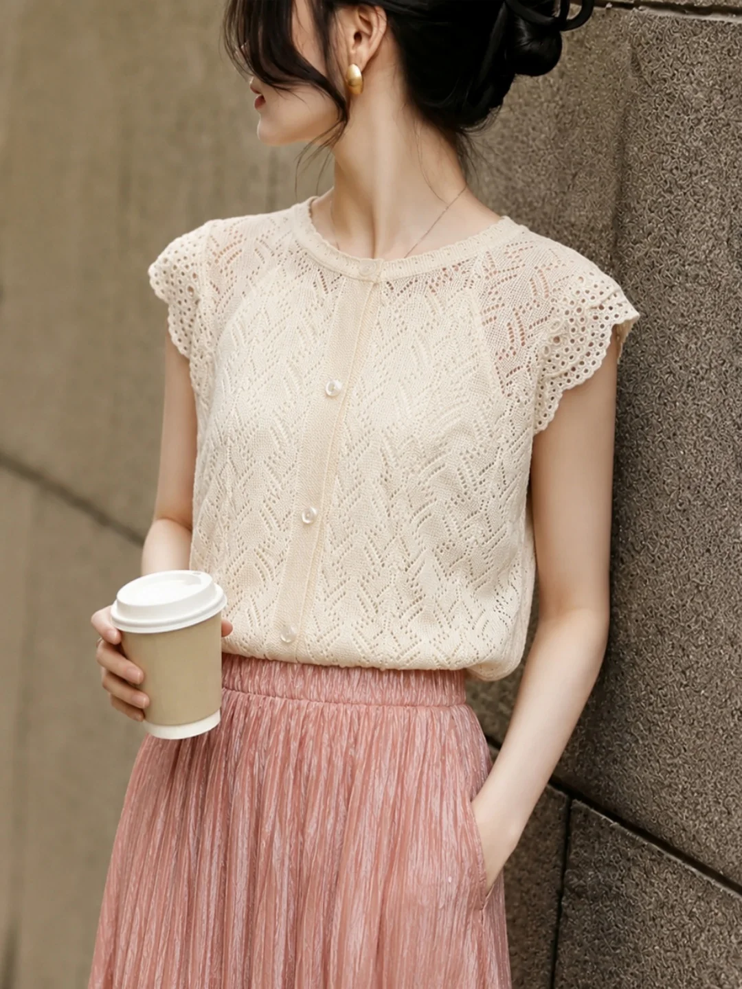 Summer Design Ice Silk Knitted Top Women's Fashionable Hollow out Comfortable Korean Style Single Button Soft Silk Blouse
Summer Design Ice Silk Knitted Top Women's Fashionable Hollow out Comfortable Korean Style Single Button Soft Silk Blouse
