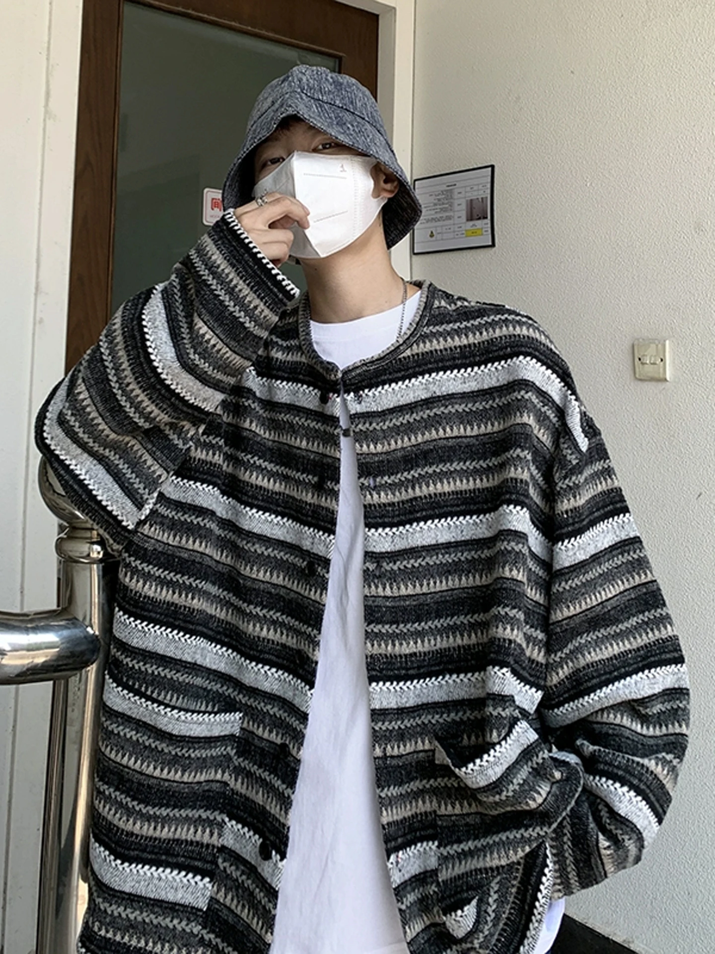 Вязаный кардиган Laid-ba в полоску, свободный повседневный крой, из полиэфирного волокна, с длинными рукавами, круглым вырезом, теплая верхняя одежда/пальто
Вязаный кардиган Laid-ba в полоску, свободный повседневный крой, из полиэфирного волокна, с длинными рукавами, круглым вырезом, теплая верхняя одежда/пальто