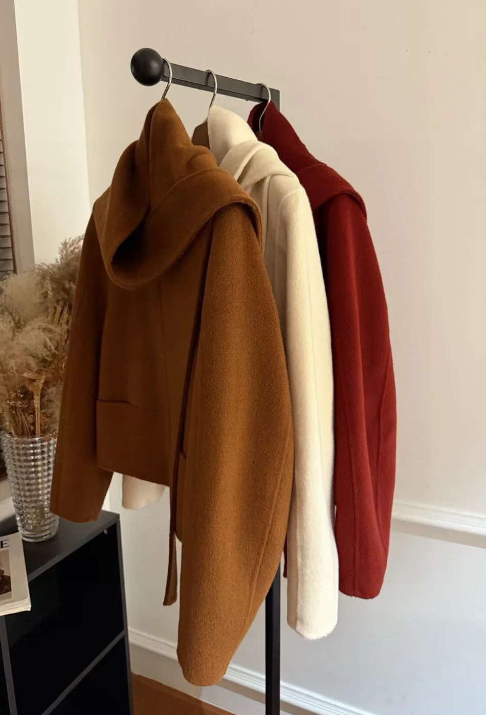 Новый элегантный зимний простой повседневный минималистичный универсальный шарф во французском стиле, короткая куртка, женская одежда
Новый элегантный зимний простой повседневный минималистичный универсальный шарф во французском стиле, короткая куртка, женская одежда