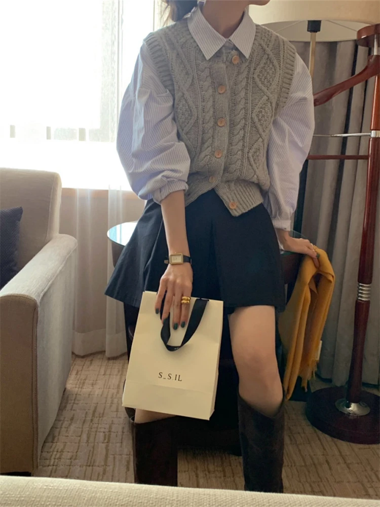 Winter Women Knitted Vest Sweater Oversize Girls Sweater Woman Cashmere Tops Sleeveless Tank Pullover Fall Maxi Vintage Y2k
Winter Women Knitted Vest Sweater Oversize Girls Sweater Woman Cashmere Tops Sleeveless Tank Pullover Fall Maxi Vintage Y2k