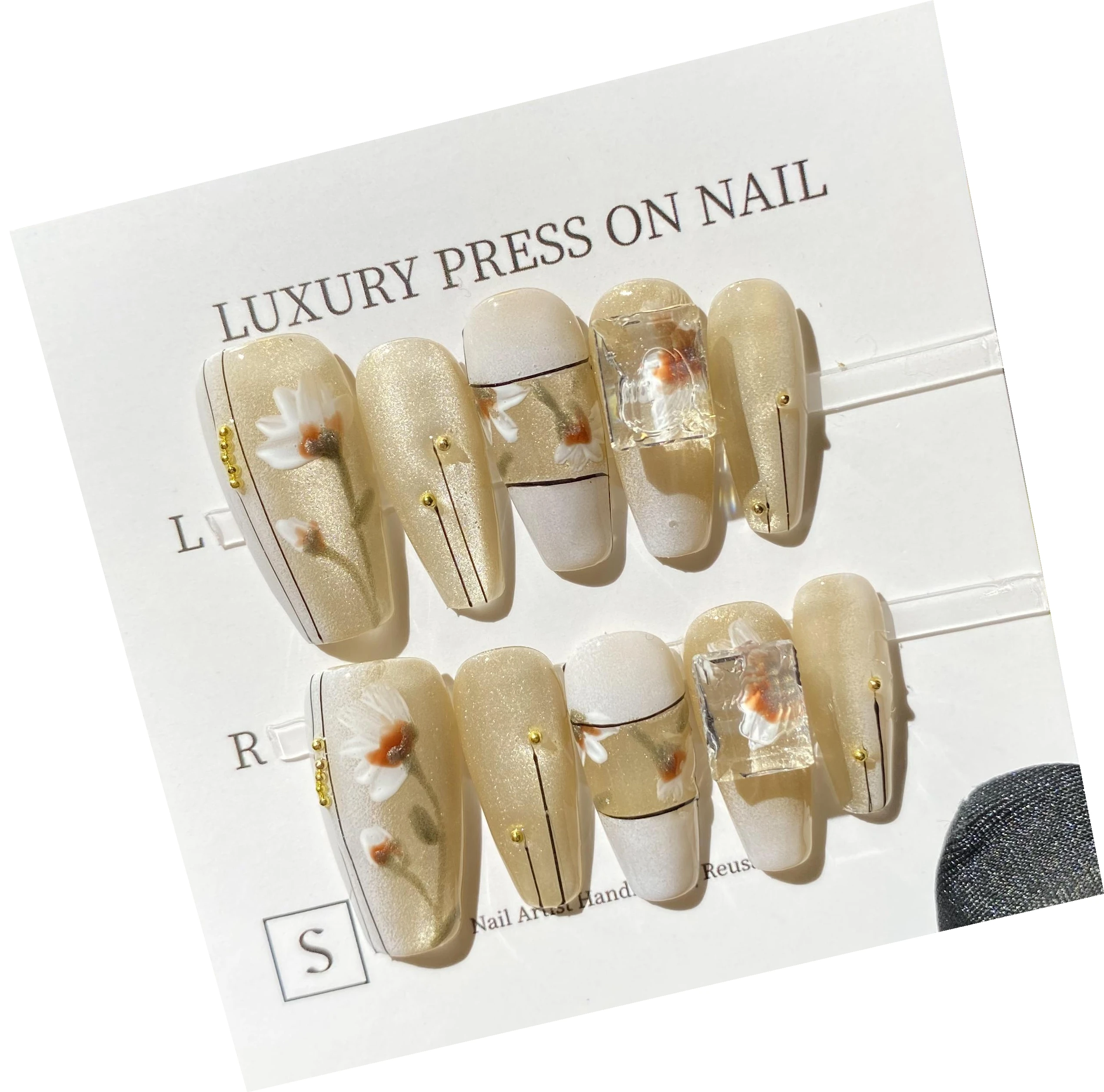 Handmade Press On Nails with Removable and Reusable Design,High-quality Luxurious Style And Whitening Effect.No.D228
Handmade Press On Nails with Removable and Reusable Design,High-quality Luxurious Style And Whitening Effect.No.D228