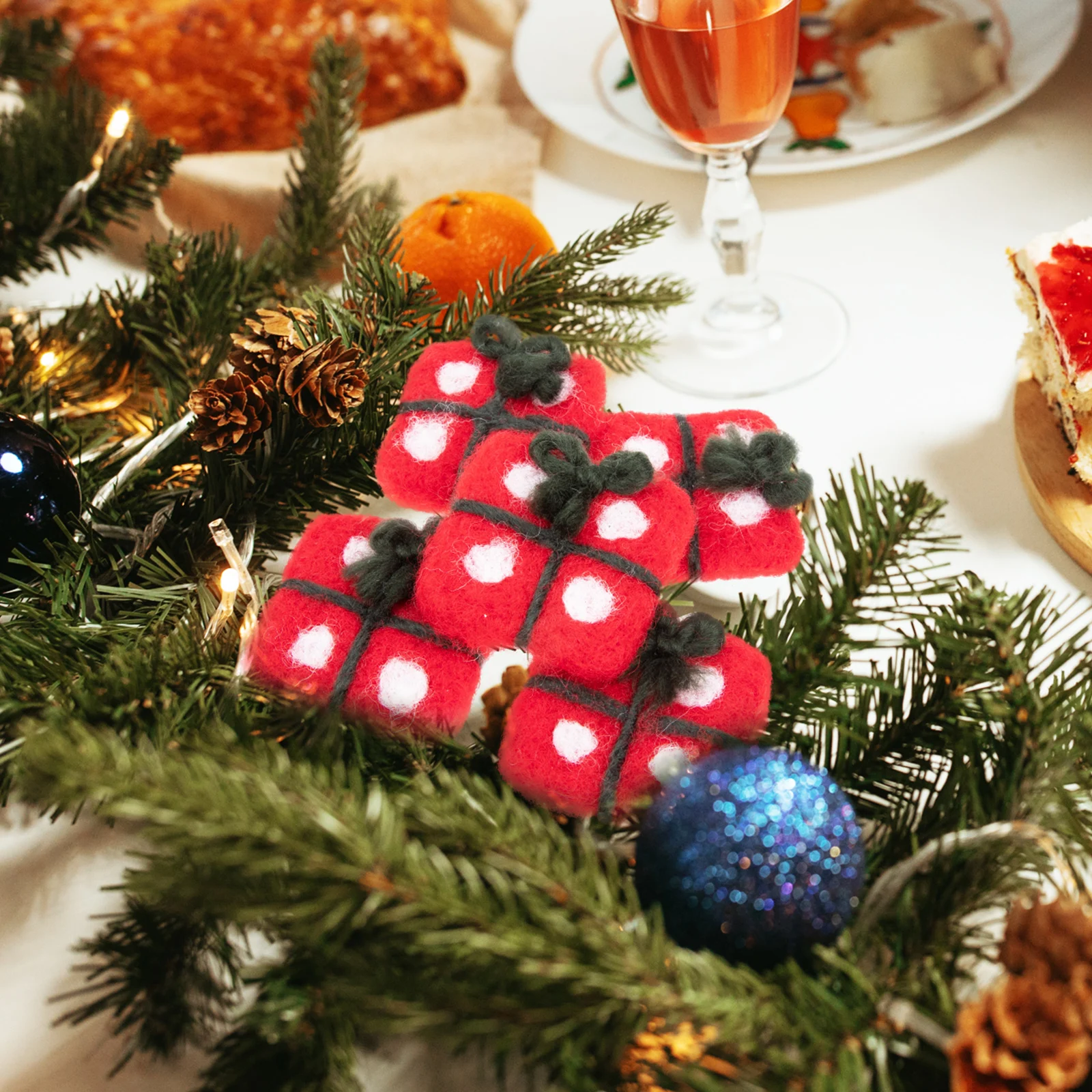 5 Pcs Felt Gift Boxes Xmas Tree Christmas Tree naments Decor Hanging naments Scene Pendants DIY Christmas Home Accessories
5 Pcs Felt Gift Boxes Xmas Tree Christmas Tree naments Decor Hanging naments Scene Pendants DIY Christmas Home Accessories