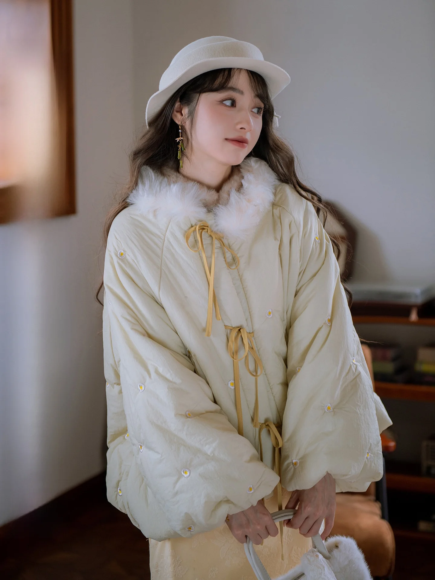 Thiened Embroidered Women's Cotton Jaet Loose Fit ort Sle Winter Coat Floral Print Padded Bread Sle Cotton Outerwear
Thiened Embroidered Women's Cotton Jaet Loose Fit ort Sle Winter Coat Floral Print Padded Bread Sle Cotton Outerwear