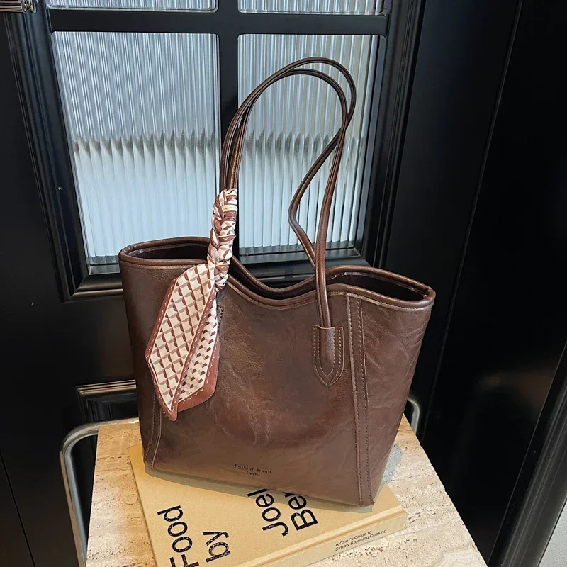 High End and Large Capacity Bag for Women Autumn 2024 New Meilad Retro Casual Shoulder Bag Commuting Tote Bag Tragetasche
High End and Large Capacity Bag for Women Autumn 2024 New Meilad Retro Casual Shoulder Bag Commuting Tote Bag Tragetasche