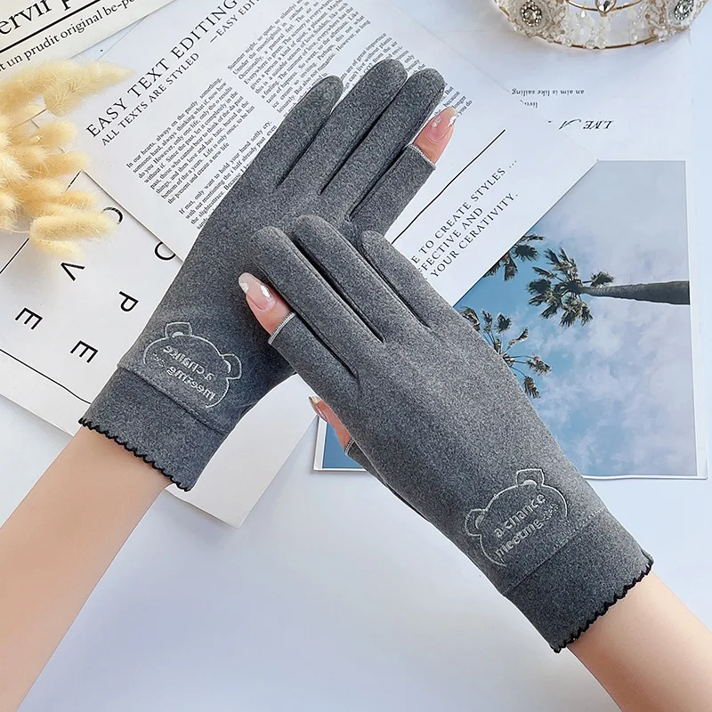 Autumn and winter cute German velvet bear fingerless driving, picking tea and writing elastic fingerless German velvet gloves
Autumn and winter cute German velvet bear fingerless driving, picking tea and writing elastic fingerless German velvet gloves