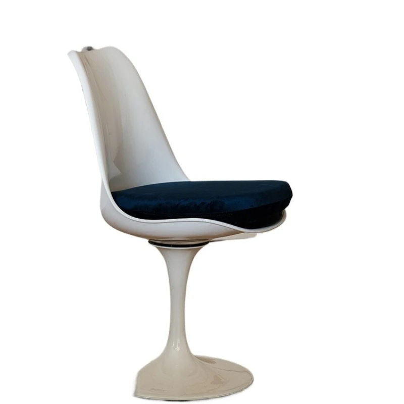 Nordic retro tulip chair, small family dining table and chair designer can rotate
Nordic retro tulip chair, small family dining table and chair designer can rotate