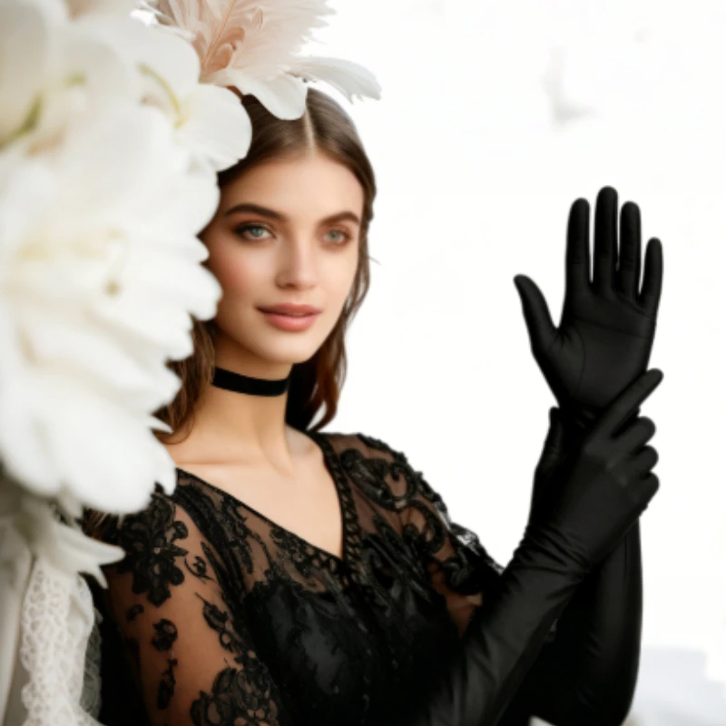 Комплект костюма Glam Flapper 1920-х годов: черная кружевная шаль с узором пейсли, длинные атласные перчатки и классический мундштук для винтажных вечеринок
Комплект костюма Glam Flapper 1920-х годов: черная кружевная шаль с узором пейсли, длинные атласные перчатки и классический мундштук для винтажных вечеринок