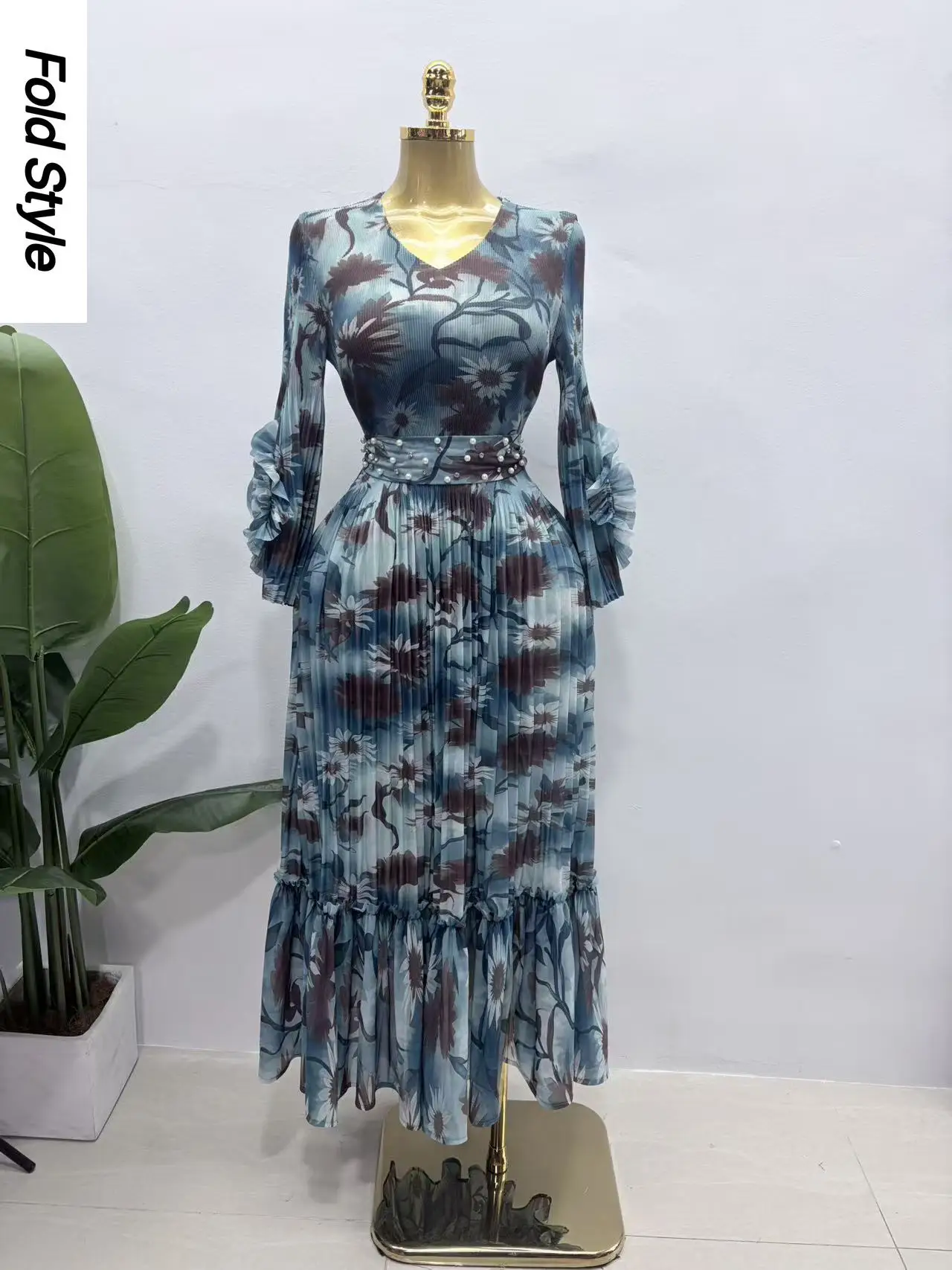 Новое женское платье Miyake Loose 2026: модное, приталенное, с V-образным вырезом, принтованное, с драпировкой, повседневное, элегантное
Новое женское платье Miyake Loose 2026: модное, приталенное, с V-образным вырезом, принтованное, с драпировкой, повседневное, элегантное
