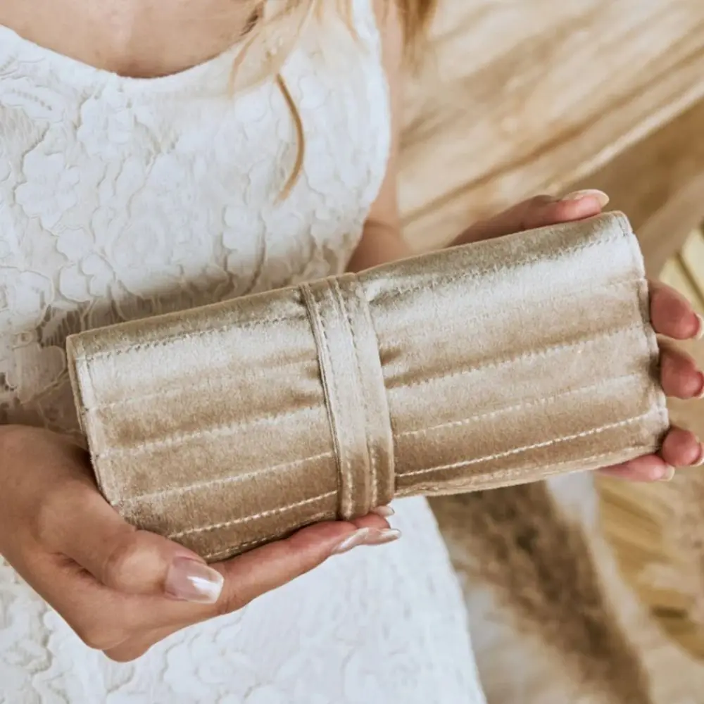Lace Up Velvet Jewelry Packing Bag Bracelet Necklace Large Capacity Jewelry Storage Bag Earrings Roll Pack Velvet Jewelry Holder
Lace Up Velvet Jewelry Packing Bag Bracelet Necklace Large Capacity Jewelry Storage Bag Earrings Roll Pack Velvet Jewelry Holder