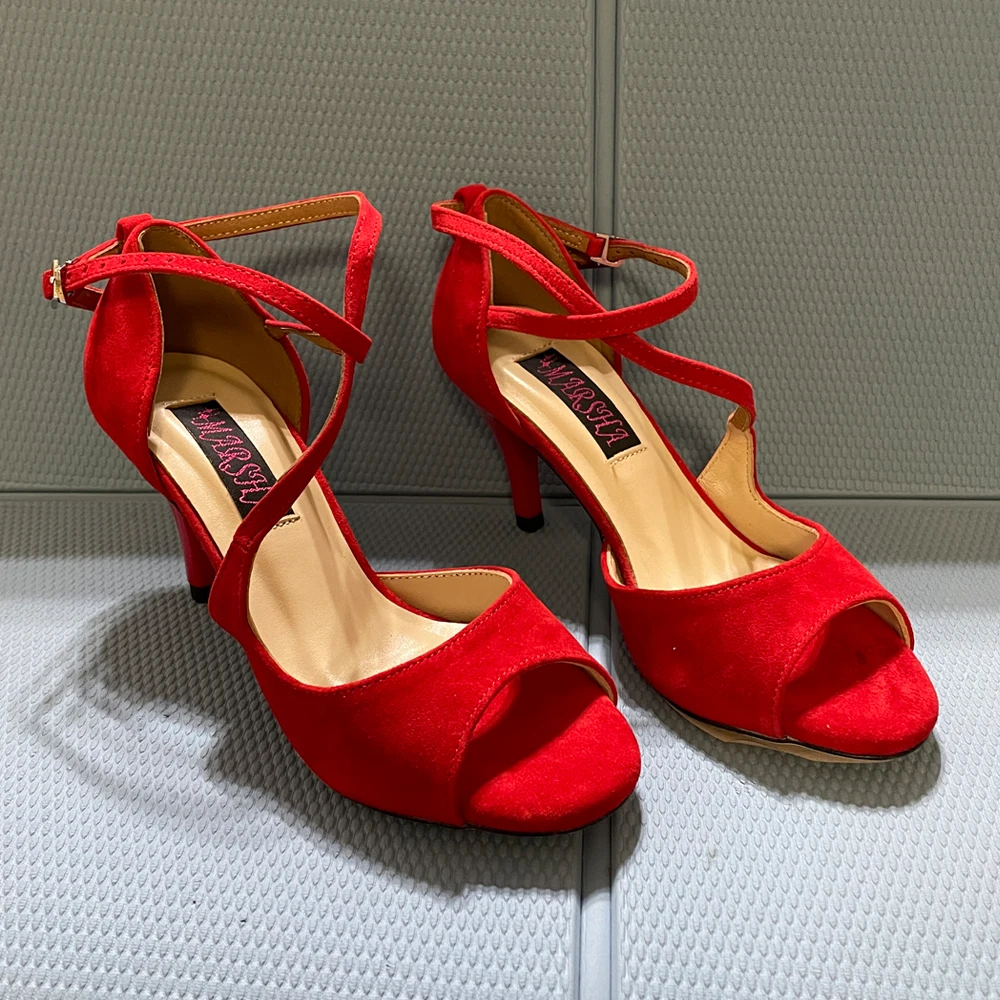 Special Discount Tango shoes leather hard sole in size 5 Red suede 7.5cm heel Only One pair like picture normal width
Special Discount Tango shoes leather hard sole in size 5 Red suede 7.5cm heel Only One pair like picture normal width