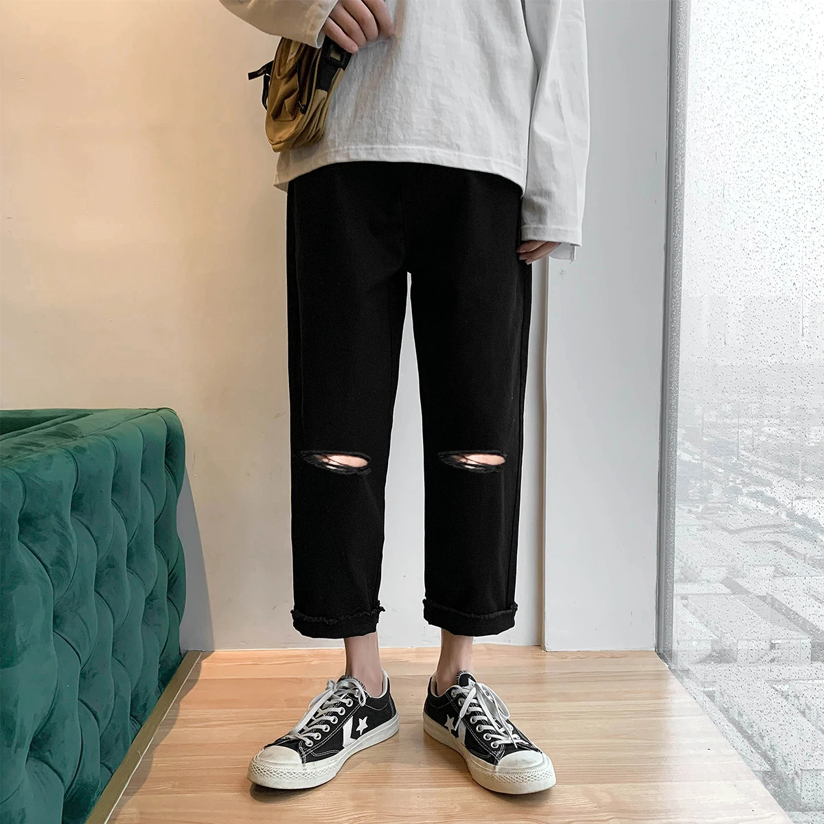 Men's Casual Loose Straight Leg Jeans Torn Hole Fashionable Nine Point Pants Spring Season Youth Popular mid Waist Zipper
Men's Casual Loose Straight Leg Jeans Torn Hole Fashionable Nine Point Pants Spring Season Youth Popular mid Waist Zipper