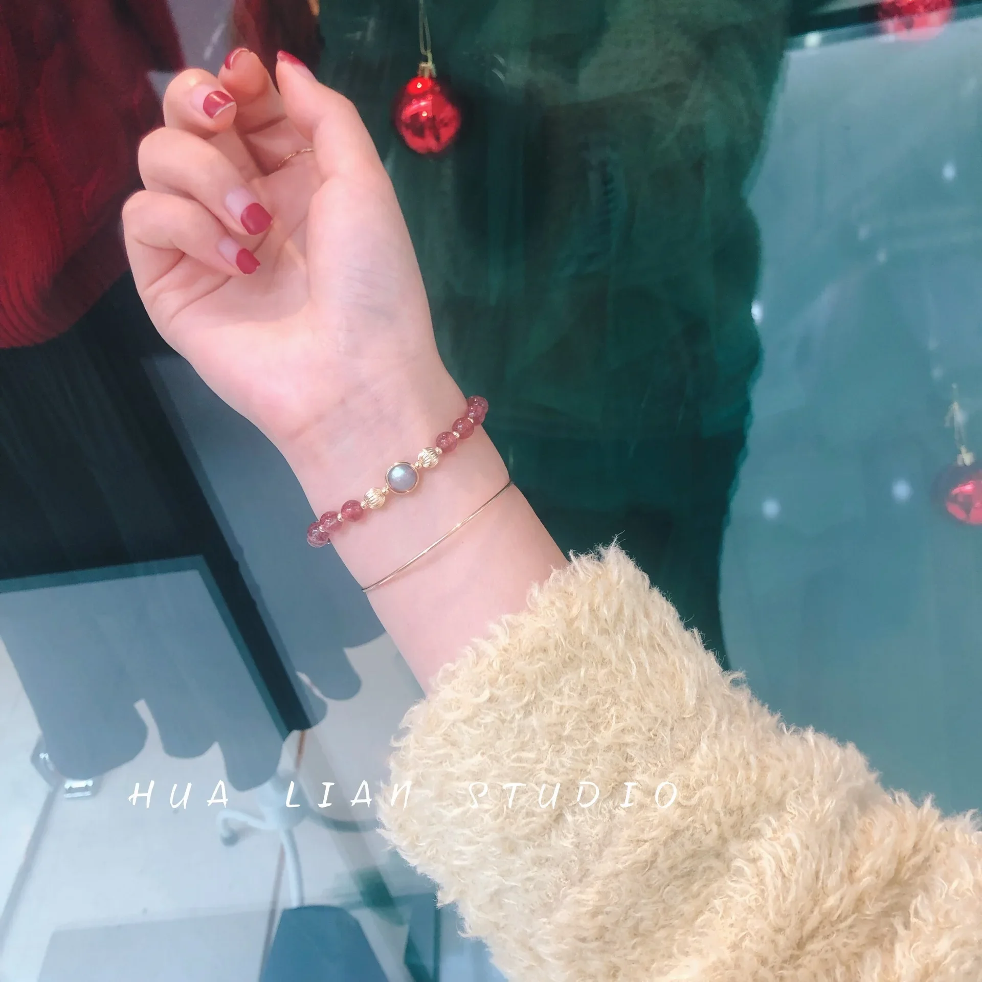 Natural Crystal Bracelet Female Strawberry Crystal Moonstone Lucky Bracelet Niche Design
Natural Crystal Bracelet Female Strawberry Crystal Moonstone Lucky Bracelet Niche Design