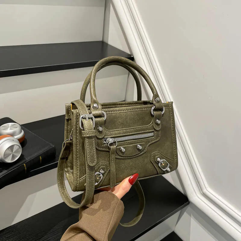 2026 New Retro Studded Exquisite Shoulder/Crossbody Bag, Korean Style, Simple and Casual Handbag (Baguette Style)
2026 New Retro Studded Exquisite Shoulder/Crossbody Bag, Korean Style, Simple and Casual Handbag (Baguette Style)