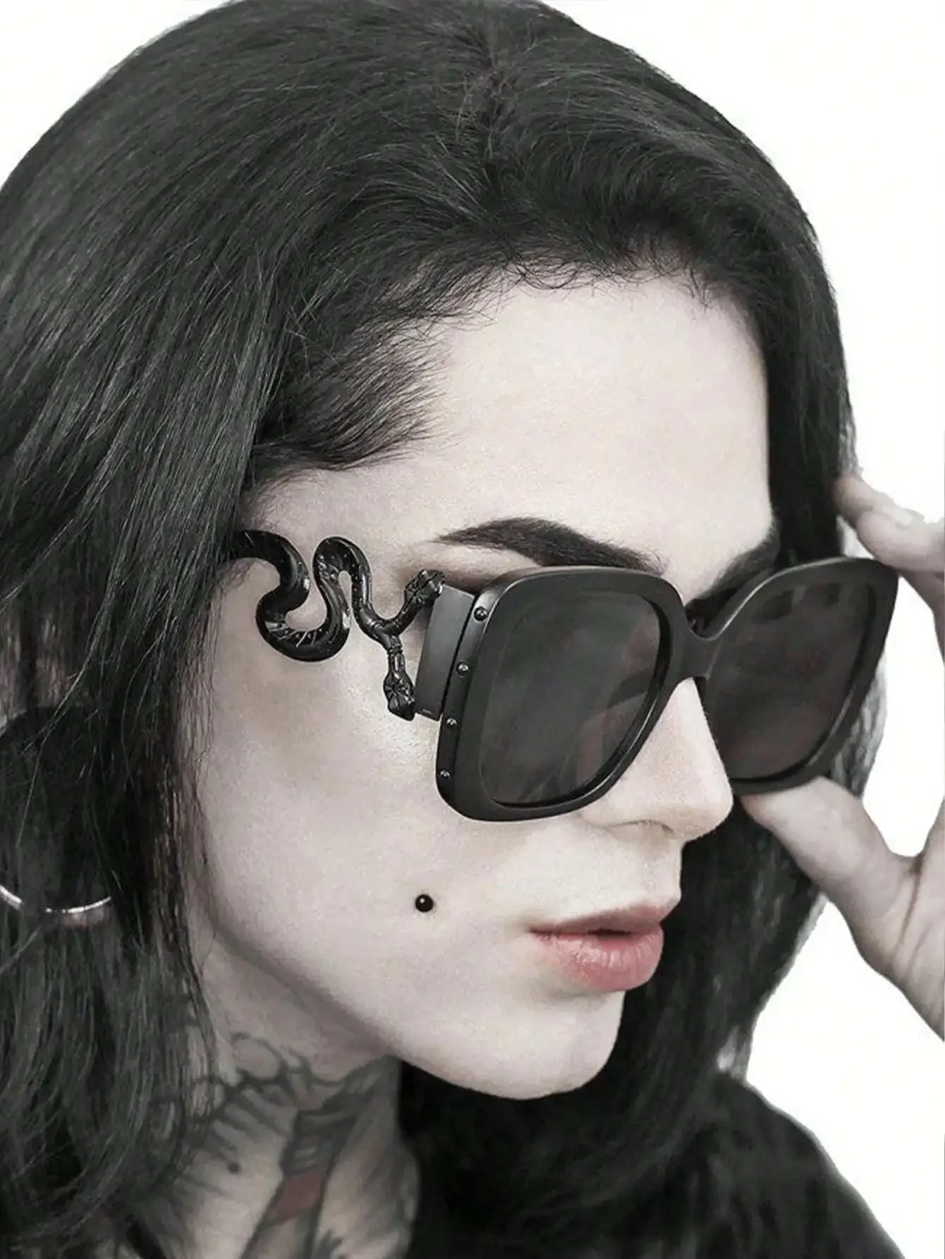 1pc Double Headed Snake British Retro Oversized Square Metal Fashion Glasses Dark Gothic Style Retro Personalized Fashion Men's
1pc Double Headed Snake British Retro Oversized Square Metal Fashion Glasses Dark Gothic Style Retro Personalized Fashion Men's