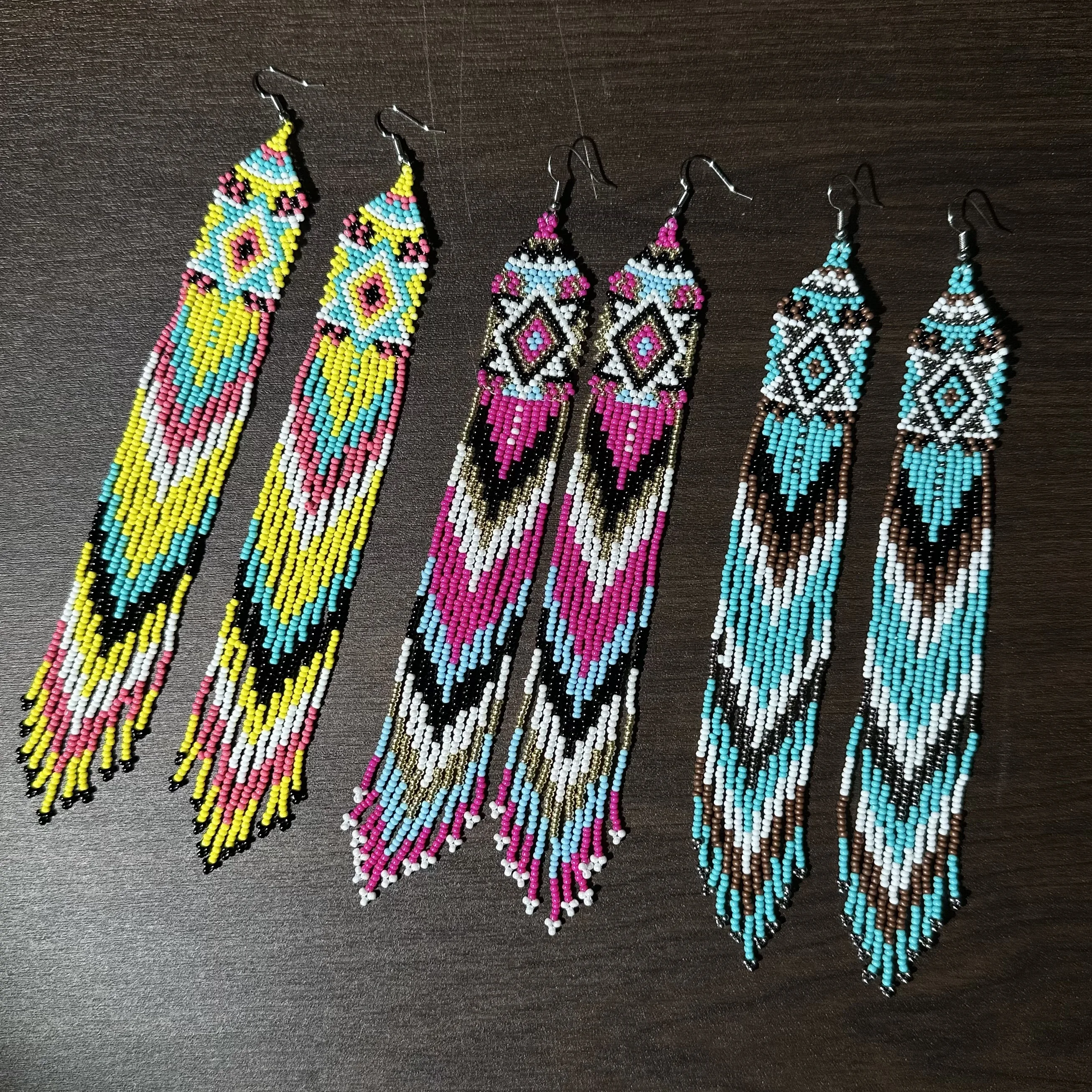 Handmade Native American-style Long Fringe Beaded Jewelry Dangle Earrings with Colorful Glass Beads Everyday Wear and Vacations
Handmade Native American-style Long Fringe Beaded Jewelry Dangle Earrings with Colorful Glass Beads Everyday Wear and Vacations