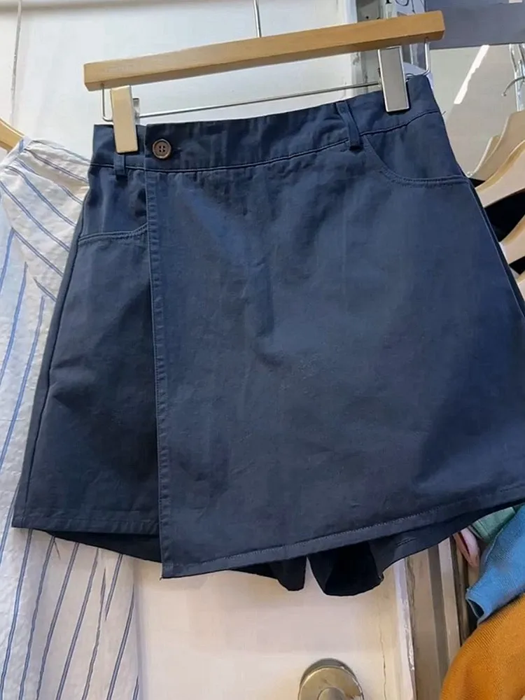 High Waist Casual Shorts Women's Summer Fashionable Versatile Wide Leg Pants Blue Color Side Button Design Comfortable Fit
High Waist Casual Shorts Women's Summer Fashionable Versatile Wide Leg Pants Blue Color Side Button Design Comfortable Fit