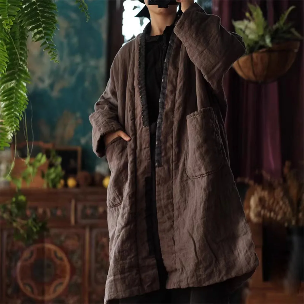 Женские винтажные свободные однотонные парки Hanfu из хлопка и льна, пальто без пуговиц с v-образным вырезом, тонкие стеганые длинные куртки, осень-зима
Женские винтажные свободные однотонные парки Hanfu из хлопка и льна, пальто без пуговиц с v-образным вырезом, тонкие стеганые длинные куртки, осень-зима