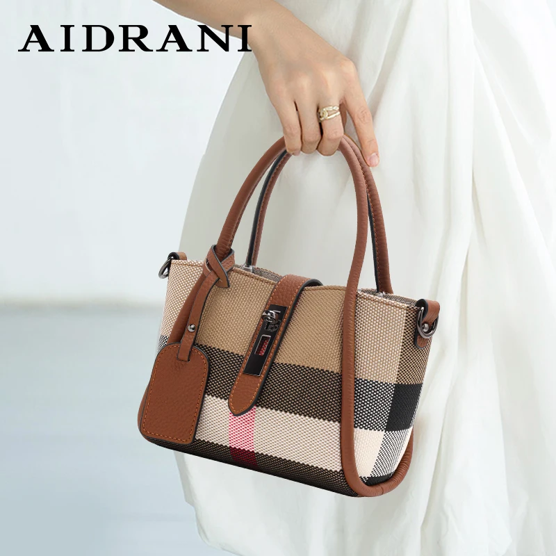 Классическая Женская клетчатая маленькая сумка Aidrani, сделанная из холщовой воловьей кожи, коричневая
Классическая Женская клетчатая маленькая сумка Aidrani, сделанная из холщовой воловьей кожи, коричневая