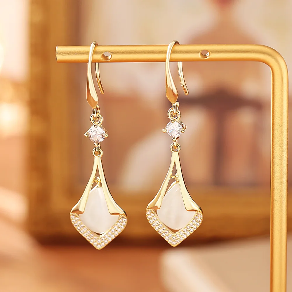 Fashionable and exquisite cat's eye stone zircon drop-shaped earrings niche versatile ear hooks elegant temperament earrings
Fashionable and exquisite cat's eye stone zircon drop-shaped earrings niche versatile ear hooks elegant temperament earrings
