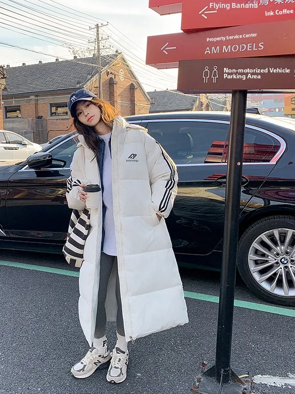 Корейская утепленная удлиненная куртка-пуховик выше колена, повседневная, универсальная, в студенческом стиле, модная, с капюшоном, на молнии, из хлопка.
Корейская утепленная удлиненная куртка-пуховик выше колена, повседневная, универсальная, в студенческом стиле, модная, с капюшоном, на молнии, из хлопка.