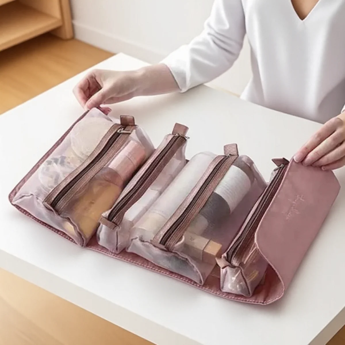 Многофункциональная портативная водонепроницаемая складная косметичка для хранения туалетных принадлежностей, набор для мытья ванны, органайзер
Многофункциональная портативная водонепроницаемая складная косметичка для хранения туалетных принадлежностей, набор для мытья ванны, органайзер