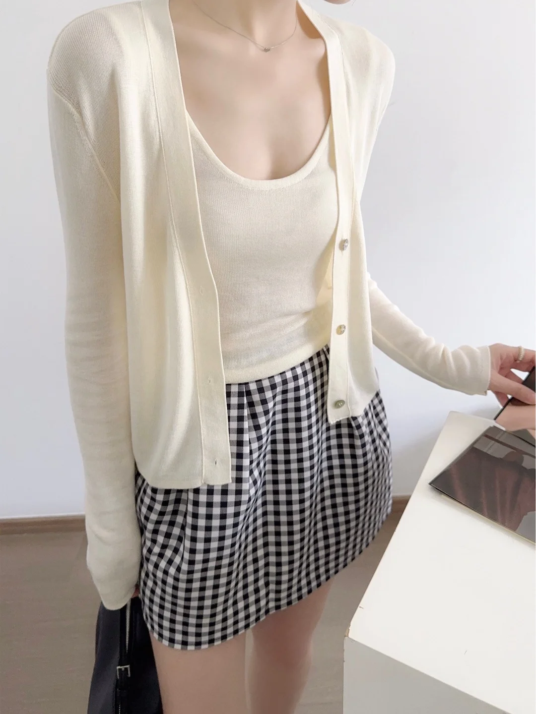 Summer Knitted Sun Protection Women's Vest Air Conditioning Open Cardigan Two-Piece Set Casual Commute Sle Soft V-Ne...
Summer Knitted Sun Protection Women's Vest Air Conditioning Open Cardigan Two-Piece Set Casual Commute Sle Soft V-Ne...