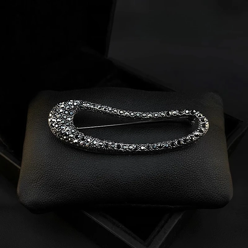 Luxury Cardigan Shawl Brooch for Women Large Safety Pin Sweater Clip Versatile Clothing Fastener Fashion Chest Accessory 3238
Luxury Cardigan Shawl Brooch for Women Large Safety Pin Sweater Clip Versatile Clothing Fastener Fashion Chest Accessory 3238