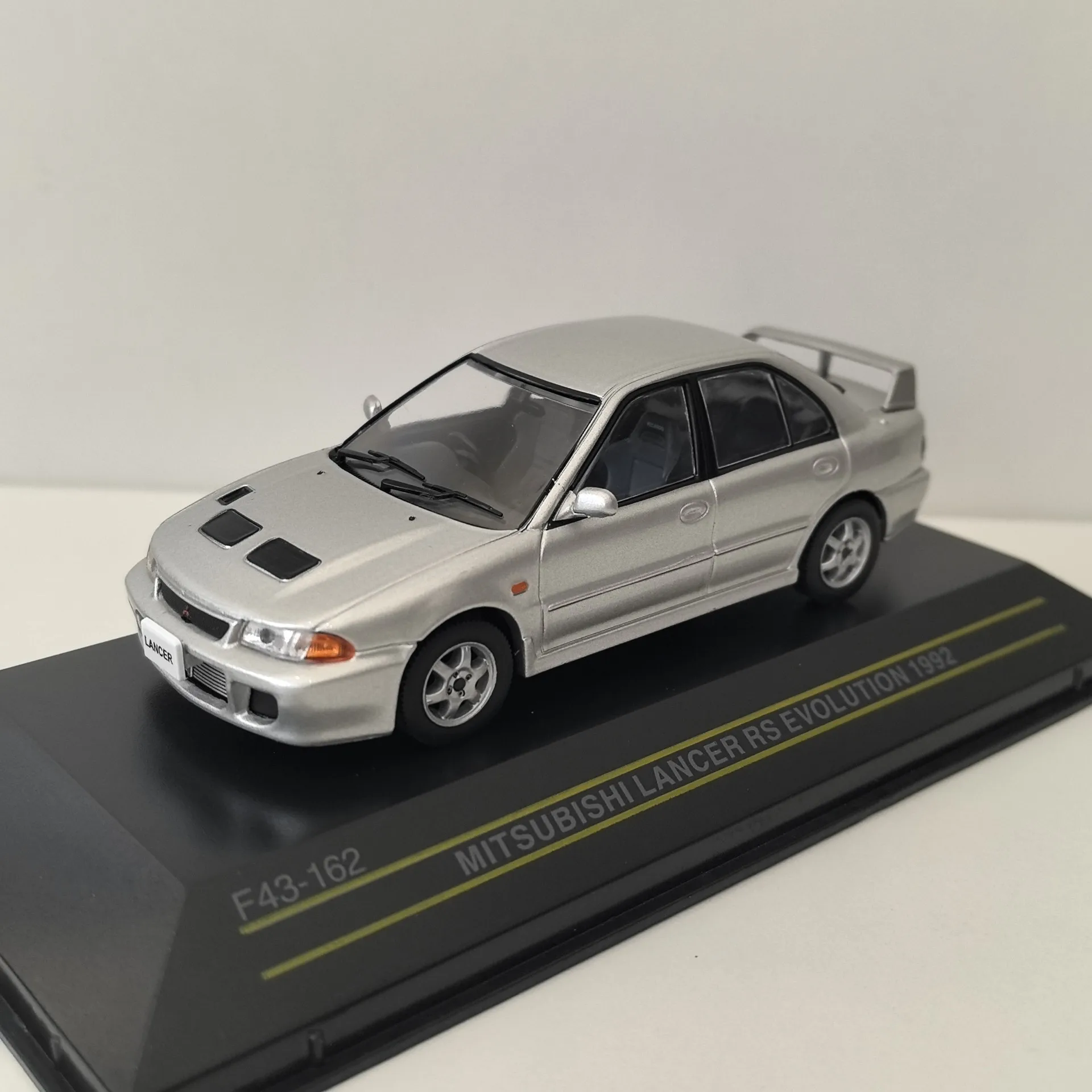 Diecast First 1/43 Scale Mitsubishi Lancer RS 1992EVOLUTION Mitsubishi Alloy Car Model Collectible Toy Gift Souvenir Display
Diecast First 1/43 Scale Mitsubishi Lancer RS 1992EVOLUTION Mitsubishi Alloy Car Model Collectible Toy Gift Souvenir Display