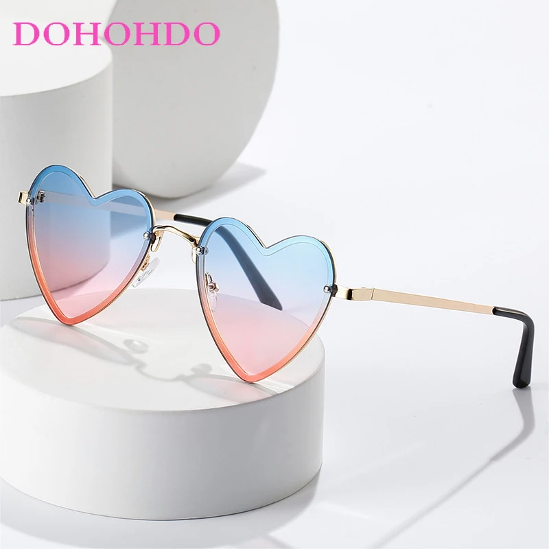 Luxury Brand Design Heart Shaped Frame Metal Trend Sunglasses Women Men Fashion Decorative Lovely Party Shades For Female UV400
Luxury Brand Design Heart Shaped Frame Metal Trend Sunglasses Women Men Fashion Decorative Lovely Party Shades For Female UV400