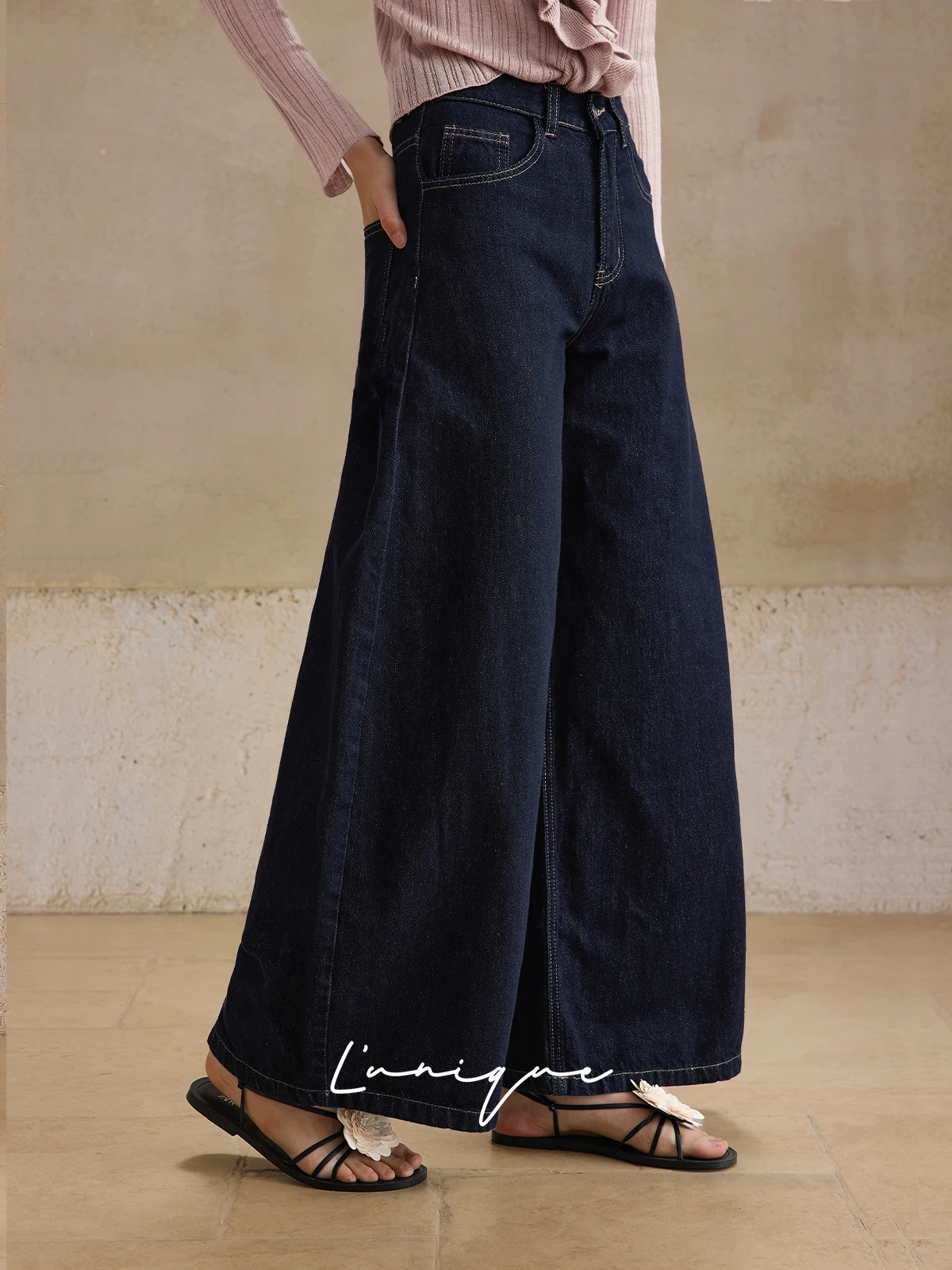 Универсальные женские джинсы с широкими штанинами и высокой талией из 90% хлопка, оригинального цвета, повседневные, свободного кроя, осенняя коллекция, модные
Универсальные женские джинсы с широкими штанинами и высокой талией из 90% хлопка, оригинального цвета, повседневные, свободного кроя, осенняя коллекция, модные