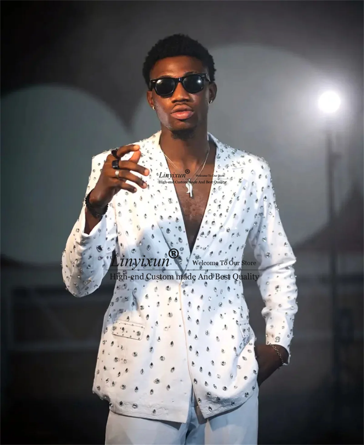 Glitter Beaded Crystals Men Suits 2 Pieces Set trajes de hombre Customized Male Prom Blazer Slim Fit Groom Wedding Tuxedos
Glitter Beaded Crystals Men Suits 2 Pieces Set trajes de hombre Customized Male Prom Blazer Slim Fit Groom Wedding Tuxedos