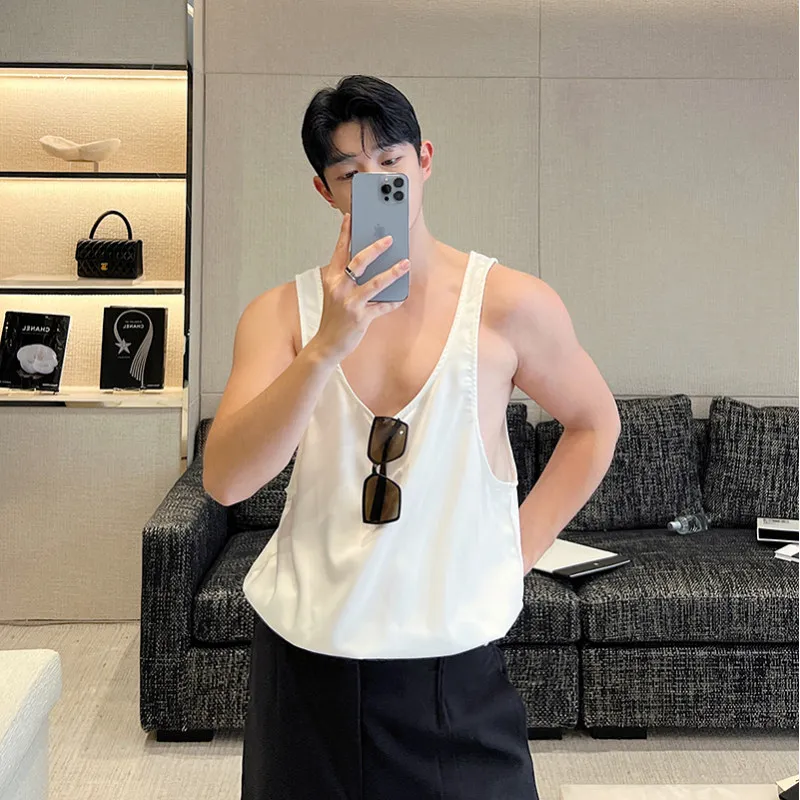 Summer Men's Low-Neck Sleeveless Acetate Satin Vest Smooth Draping Style Sweatshirt Top Youth Fashion Korean Style round Neck
Summer Men's Low-Neck Sleeveless Acetate Satin Vest Smooth Draping Style Sweatshirt Top Youth Fashion Korean Style round Neck