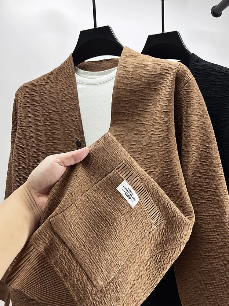 Autumn and Winter Long-sleeved Men's Trendy Cardigan Knitted Korean Style Slim V Pocket Design Casual Slim Cardigan New Top
Autumn and Winter Long-sleeved Men's Trendy Cardigan Knitted Korean Style Slim V Pocket Design Casual Slim Cardigan New Top