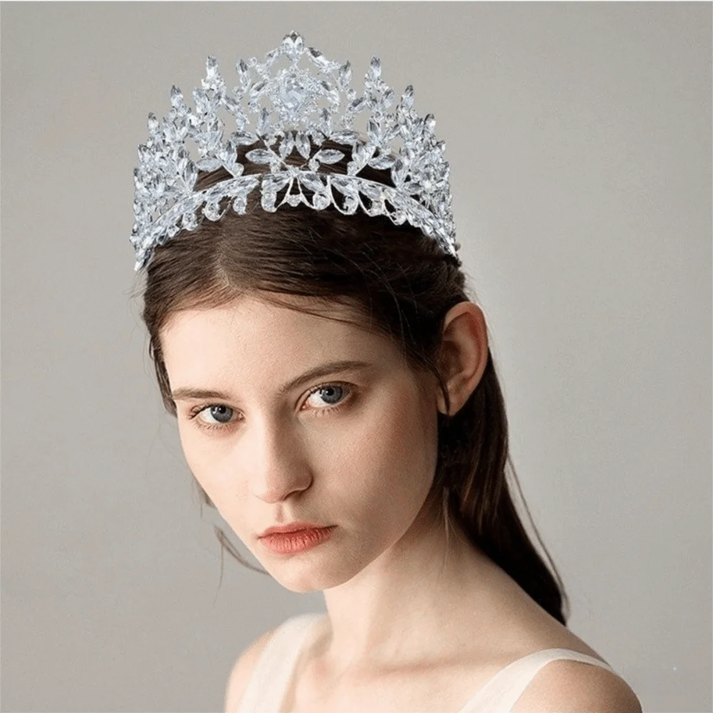 Simple Rhinestone Baroque Pageant Crowns Alloy Big Queen Princess Tiara Sparkling Hair Jewelry Wedding Crown Pageant Prom
Simple Rhinestone Baroque Pageant Crowns Alloy Big Queen Princess Tiara Sparkling Hair Jewelry Wedding Crown Pageant Prom
