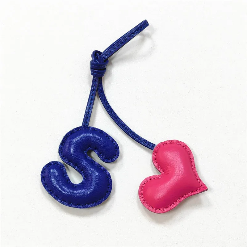 Genuine leather S with heart-shaped letter style bag decoration with pure handmade stitching, high-end car keychain accessories
Genuine leather S with heart-shaped letter style bag decoration with pure handmade stitching, high-end car keychain accessories