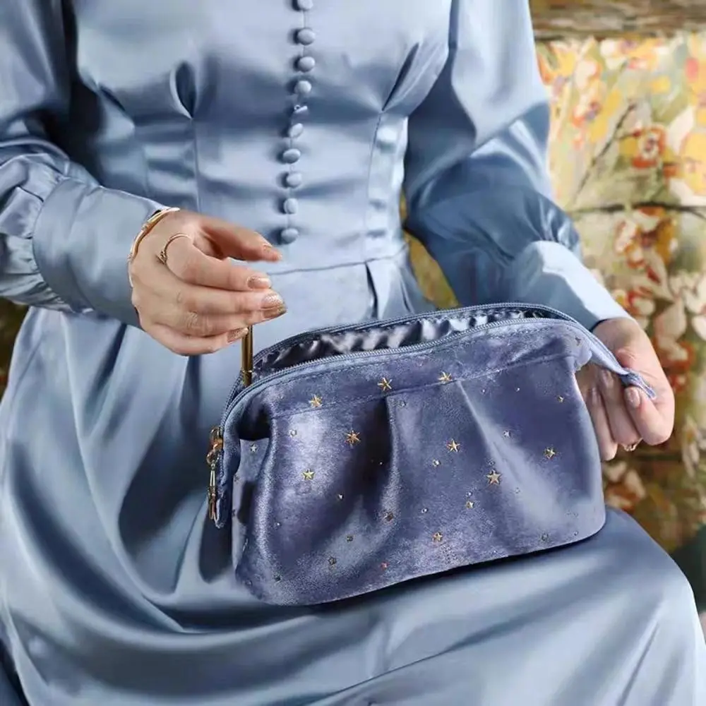 Bronzing Stars Velvet Cosmetic Bag Wash Pouch Large Capacity Travel Toiletry Bag Handbag Zipper Desktop Storage Bag Outdoor
Bronzing Stars Velvet Cosmetic Bag Wash Pouch Large Capacity Travel Toiletry Bag Handbag Zipper Desktop Storage Bag Outdoor