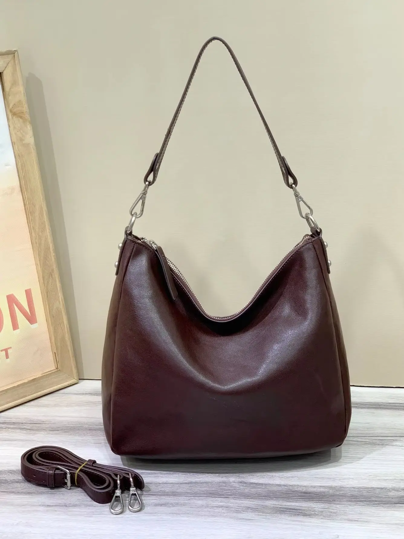 Women's Retro Large Capacity Tote Bucket Bag Genuine Vegetable Tanned Leather Luxury Designer Handbag Shoulder Crossbody Bag New
Women's Retro Large Capacity Tote Bucket Bag Genuine Vegetable Tanned Leather Luxury Designer Handbag Shoulder Crossbody Bag New