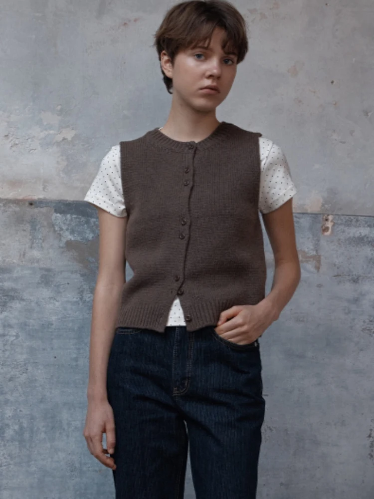 Ретро круглый шерстяной вязаный жилет, кардиган на пуговицах, верхняя одежда, осень-зима, Новое поступление, корейский теплый хлопок
Ретро круглый шерстяной вязаный жилет, кардиган на пуговицах, верхняя одежда, осень-зима, Новое поступление, корейский теплый хлопок