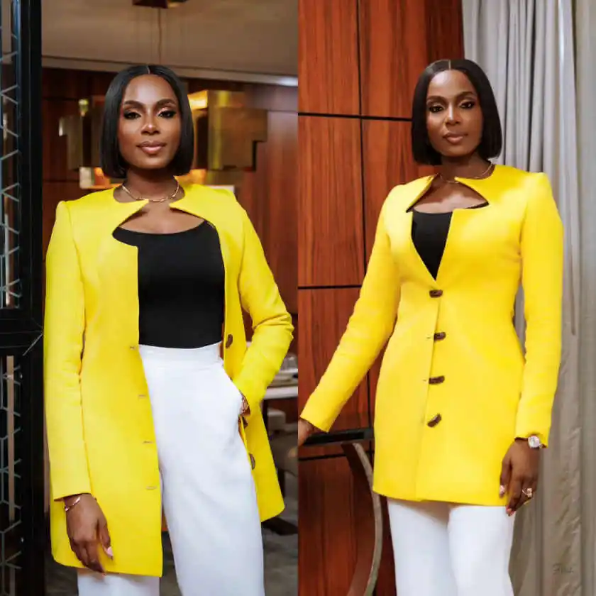 Unique Design Women Suits 2 Pieces Jacket Pants Solid Wedding Formal Party Occasion Outfit Customized Plus Size
Unique Design Women Suits 2 Pieces Jacket Pants Solid Wedding Formal Party Occasion Outfit Customized Plus Size