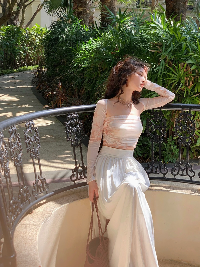 Ретро-комплект из двух предметов: топ-жилет с эффектом омбре и накидка на плечи с поясом, дизайнерская модель для женщин
Ретро-комплект из двух предметов: топ-жилет с эффектом омбре и накидка на плечи с поясом, дизайнерская модель для женщин