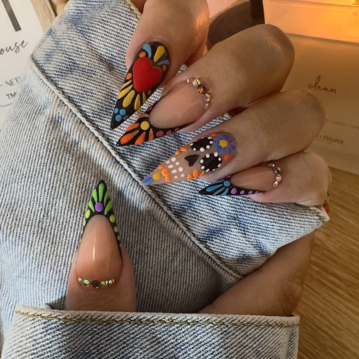 24PCS Stiletto Press on Nails Tips Cyan Ink Stripe Emerald French Fake Nails Sweet Cool False Nails Women Wearable Manicure Art
24PCS Stiletto Press on Nails Tips Cyan Ink Stripe Emerald French Fake Nails Sweet Cool False Nails Women Wearable Manicure Art